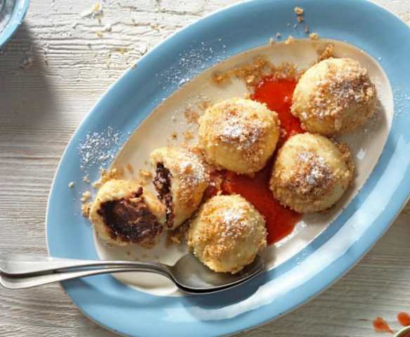 Mozartovy knedlíky s jahodovou omáčkou
