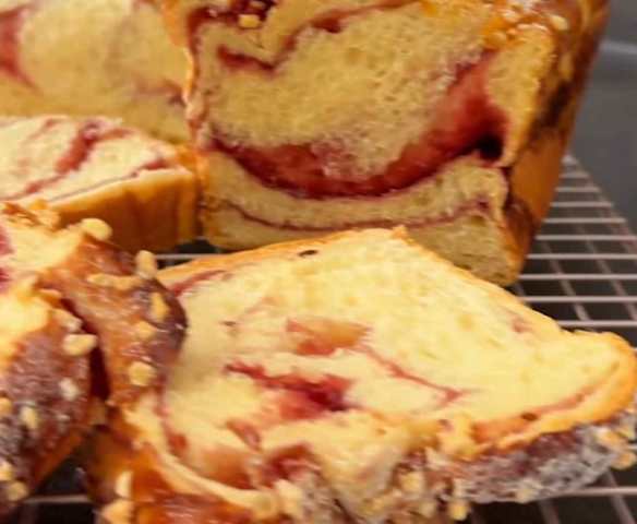 Frambuaz Dolgulu Brioche