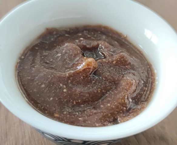 Pâte à tartiner aux dattes et noisettes