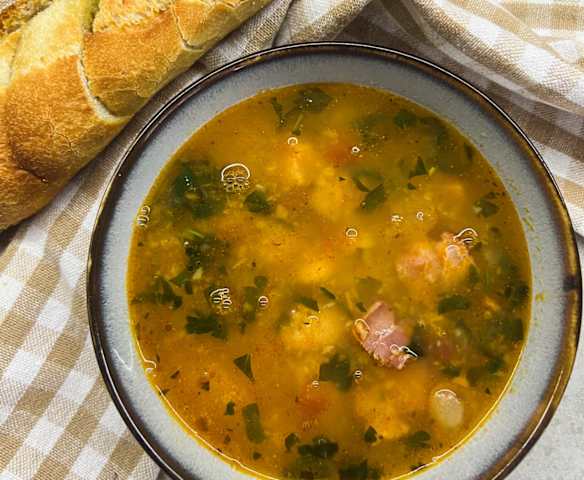 Ciorba de fasole cu afumatura