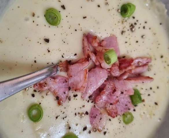 Deb's Potato bacon and leek soup
