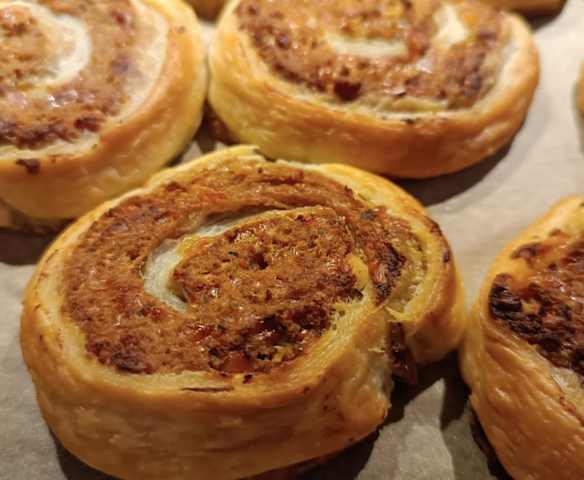 Vegetarische Dinkel-Blätterteig Schnecken