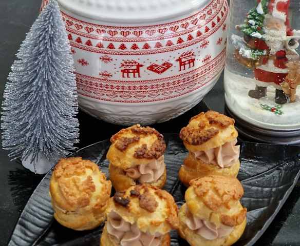 Choux craquelin et ganache foie gras