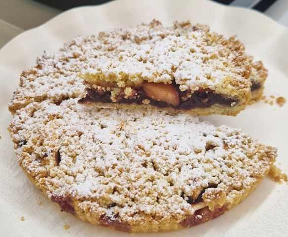 Sbriciolata di mele e marmellata