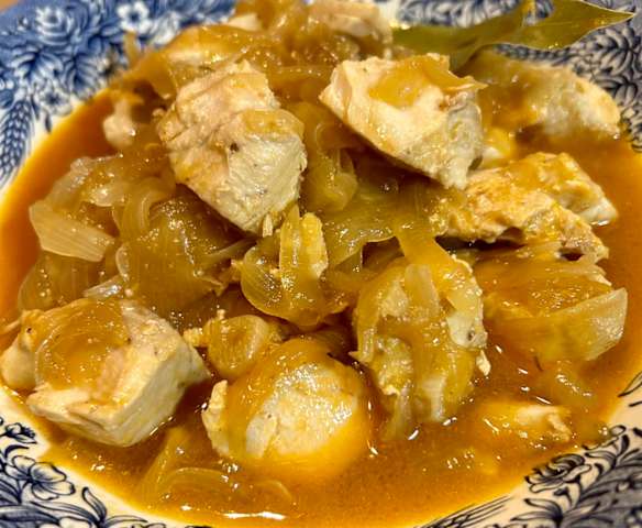Bonito encebollado