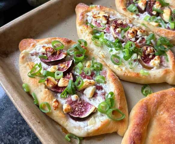 Feigenschiffchen aus Quark-Dinkel-Teig (mit Proteinpulver)