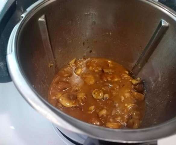 Caramelised onion and mushroom sauce