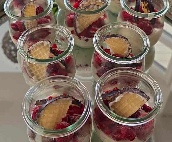 Himbeer Schokokuss Dessert