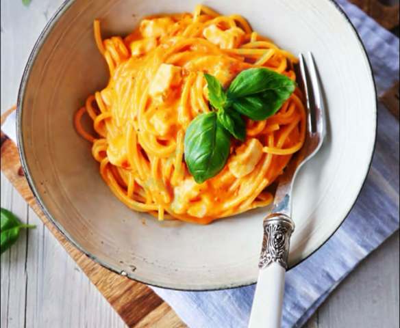 Paradicsomos-mozzarellás spagetti