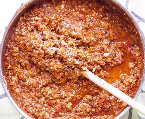 Bolonhesa de carne e cogumelos