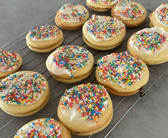 Kiss Biscuits