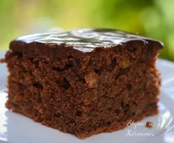 Perník s jablky a čokoládovou polevou od Zuzana a Thermomix