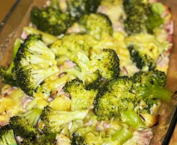 Zapiekanka z makaronem, szynką i brokułami by Thermomaniak.pl