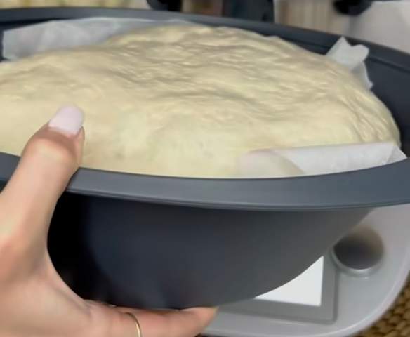 🅟🅡🅞🅖🅡🅐🅜  KYNUTÍ TĚSTA (ve Varomě)