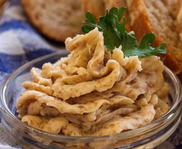 Aszalt szilvás tepertőkrém