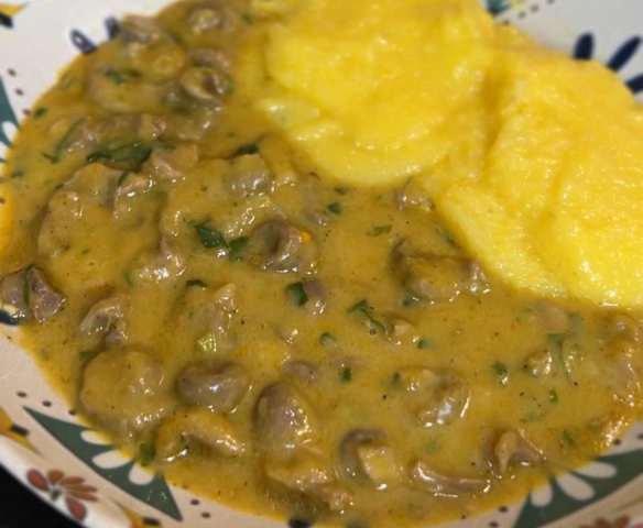 Tocăniță de pipote și inimi de pui