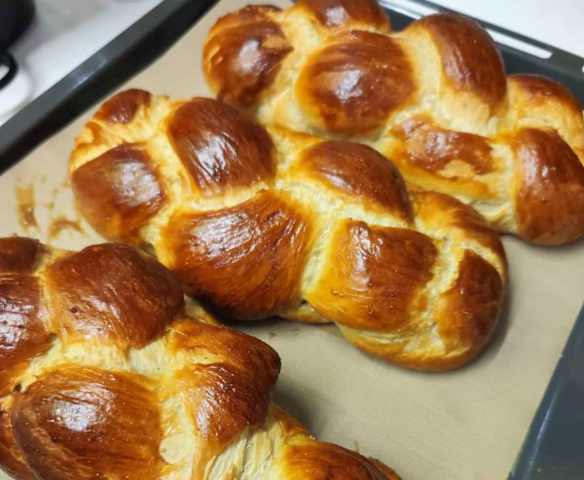 Τσουρέκι Mamangelic μόνο με μέλι