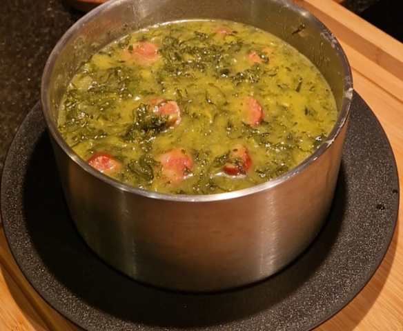 Caldo Verde sem batatas (Soupe de choux sans PDT)