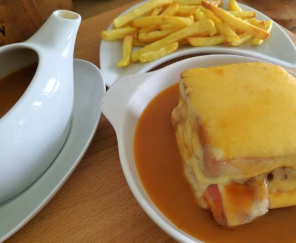 Molho de Francesinha à Moda da Cátia