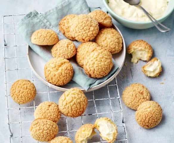 Větrníčky „choux“ s limetkovou ganache