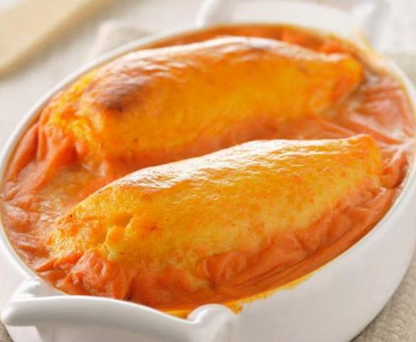 Quenelles gratinées à la sauce tomate