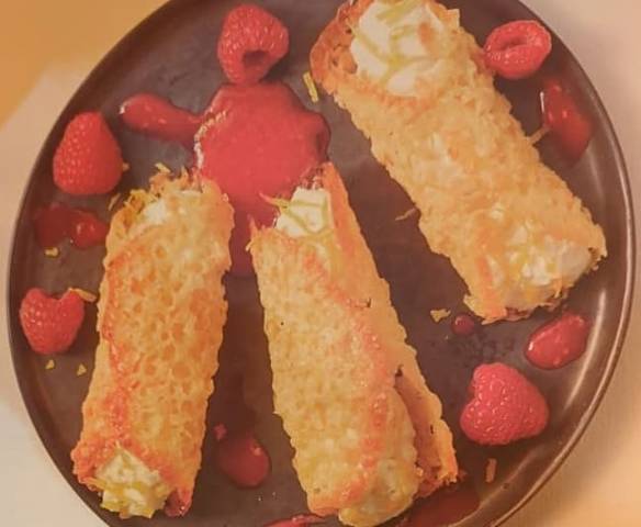 Cannolis croustillants aux agrumes