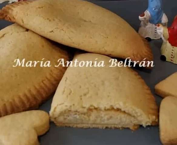 ROBIOLS i CRESPELLS                                                    Receta de María Antonia Beltrán