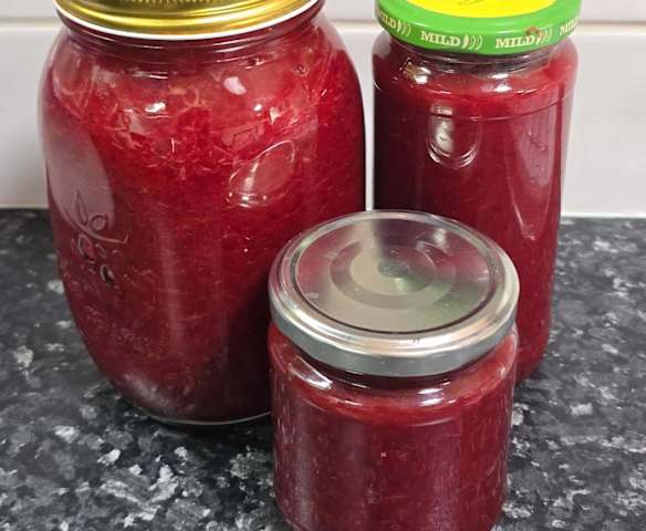 Caramelised onion and beetroot relish