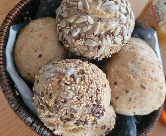 Körner- Dinkelbrötchen
