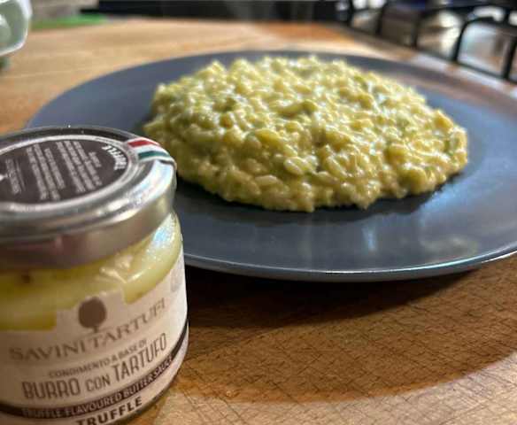 Risotto con asparagi selvatici aromatizzati al tartufo
