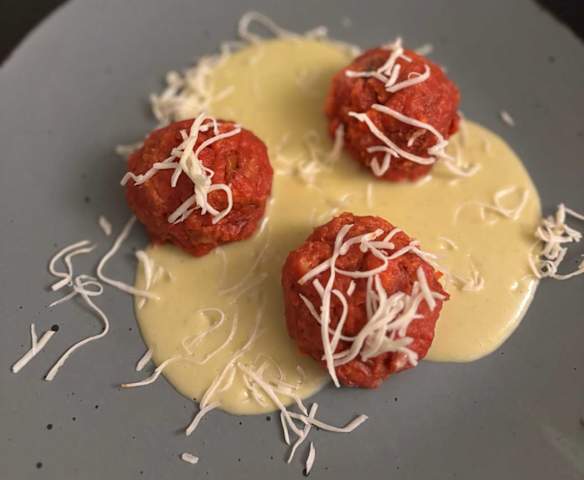Raunaknödel mit Krensauce