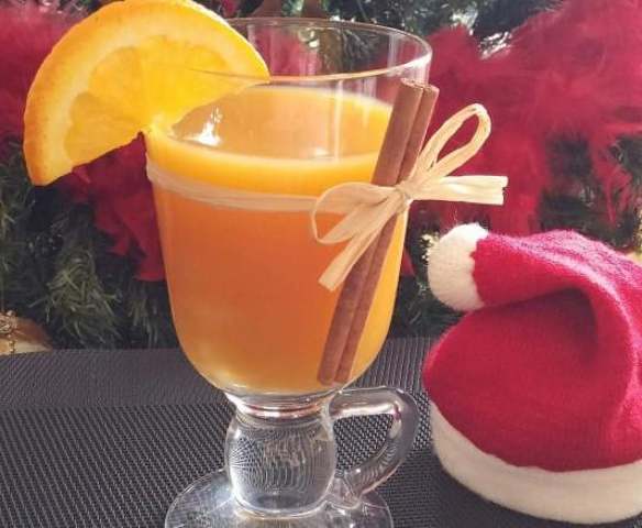 Jus d'orange chaud aux épices de Noël